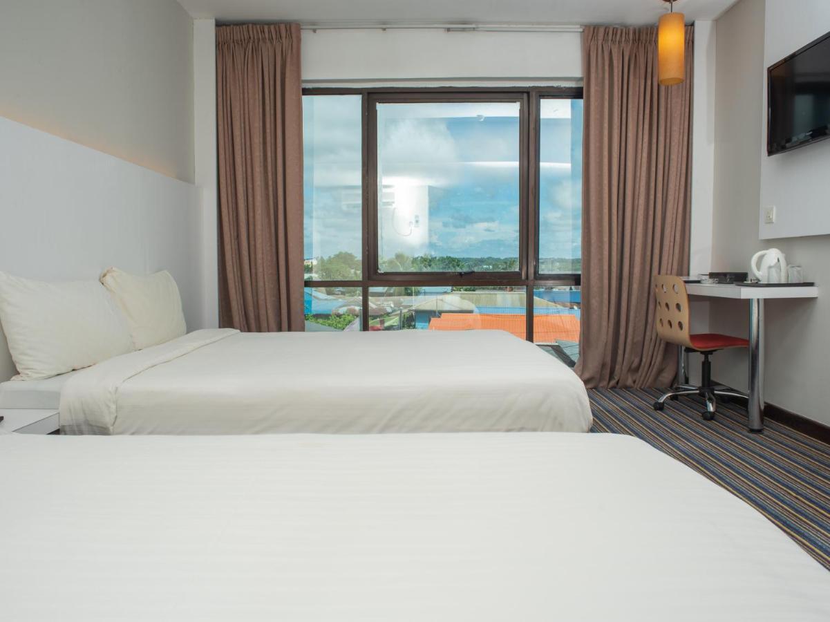 Capital O 90083 Riverfront Inn Bintulu Exterior photo
