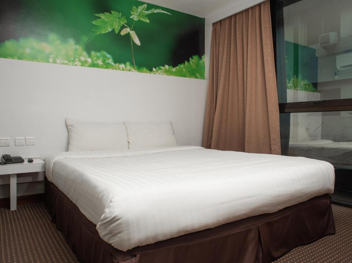 Capital O 90083 Riverfront Inn Bintulu Exterior photo
